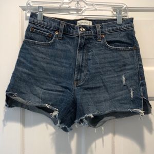 Abercrombie high rise 4” shorts